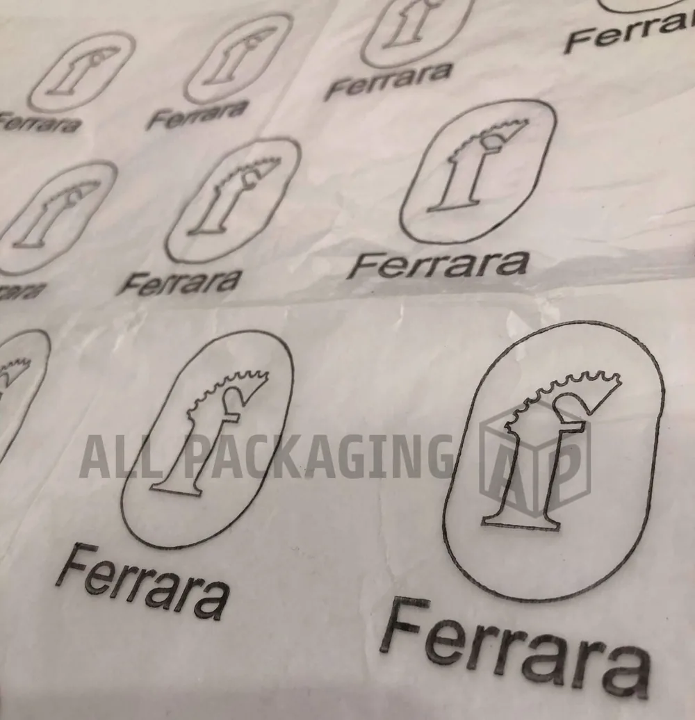Papel parafinado Ferrara con logo repetido en negro