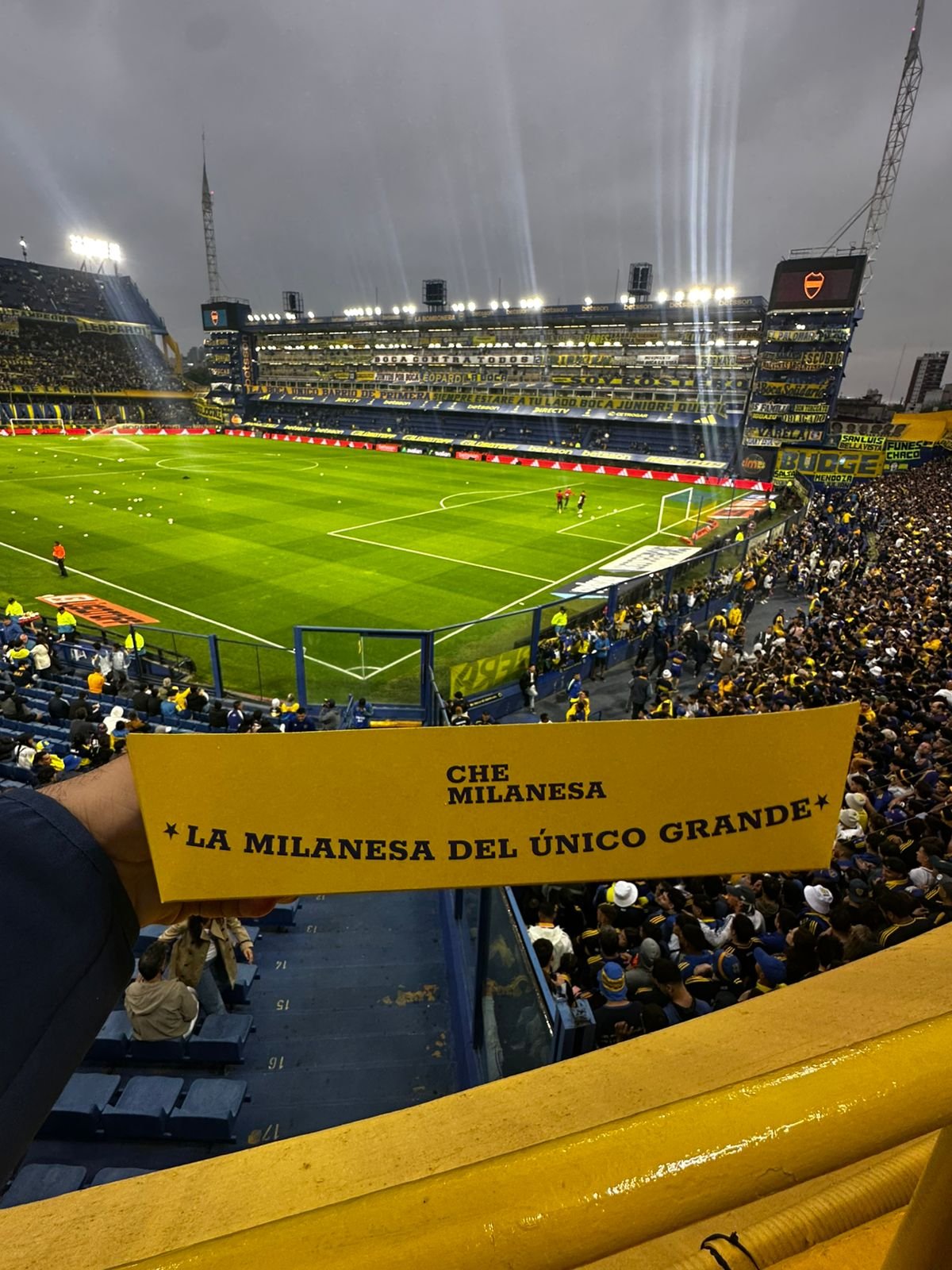 Bandejas de cartulina personalizadasFast F en el Partido de Boca: CHE MILA